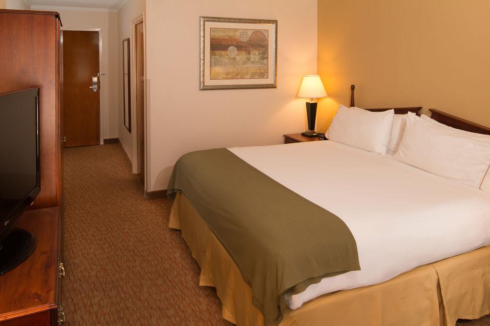 Holiday Inn Express & Suites Greensboro - I-40 Atwendover, An Ihg Hotel Kültér fotó