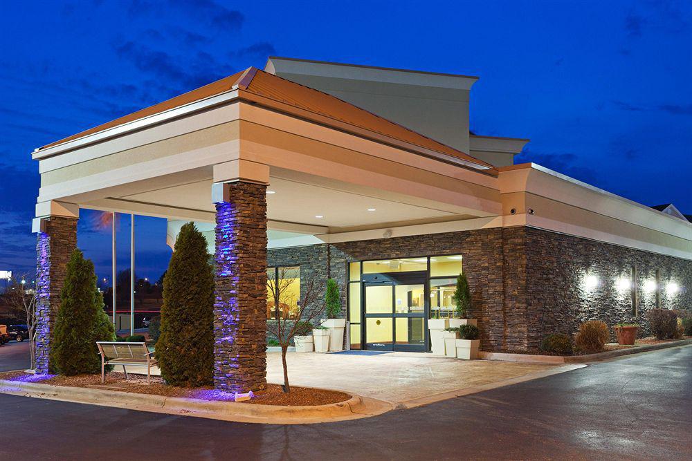 Holiday Inn Express & Suites Greensboro - I-40 Atwendover, An Ihg Hotel Kültér fotó