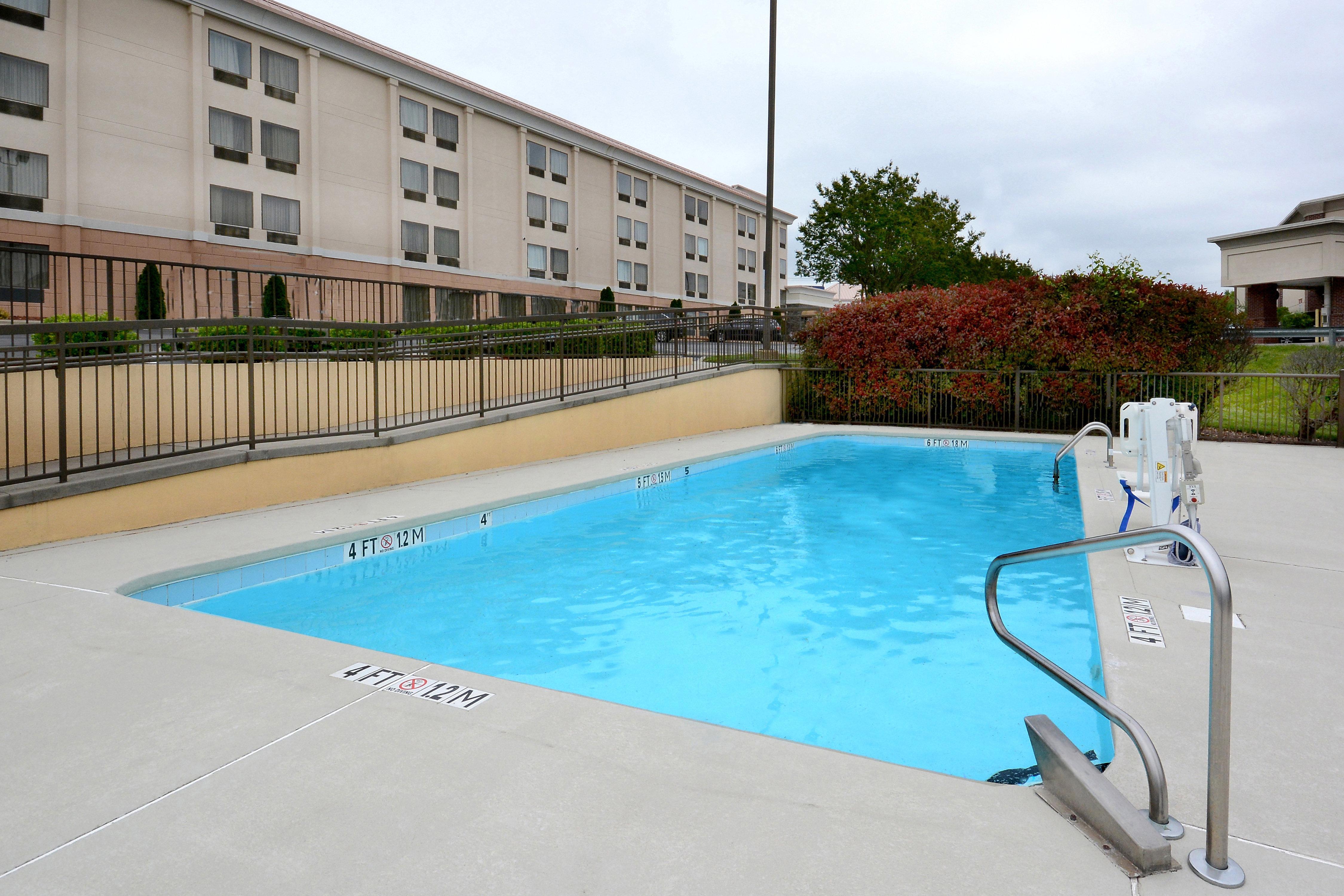 Holiday Inn Express & Suites Greensboro - I-40 Atwendover, An Ihg Hotel Kültér fotó