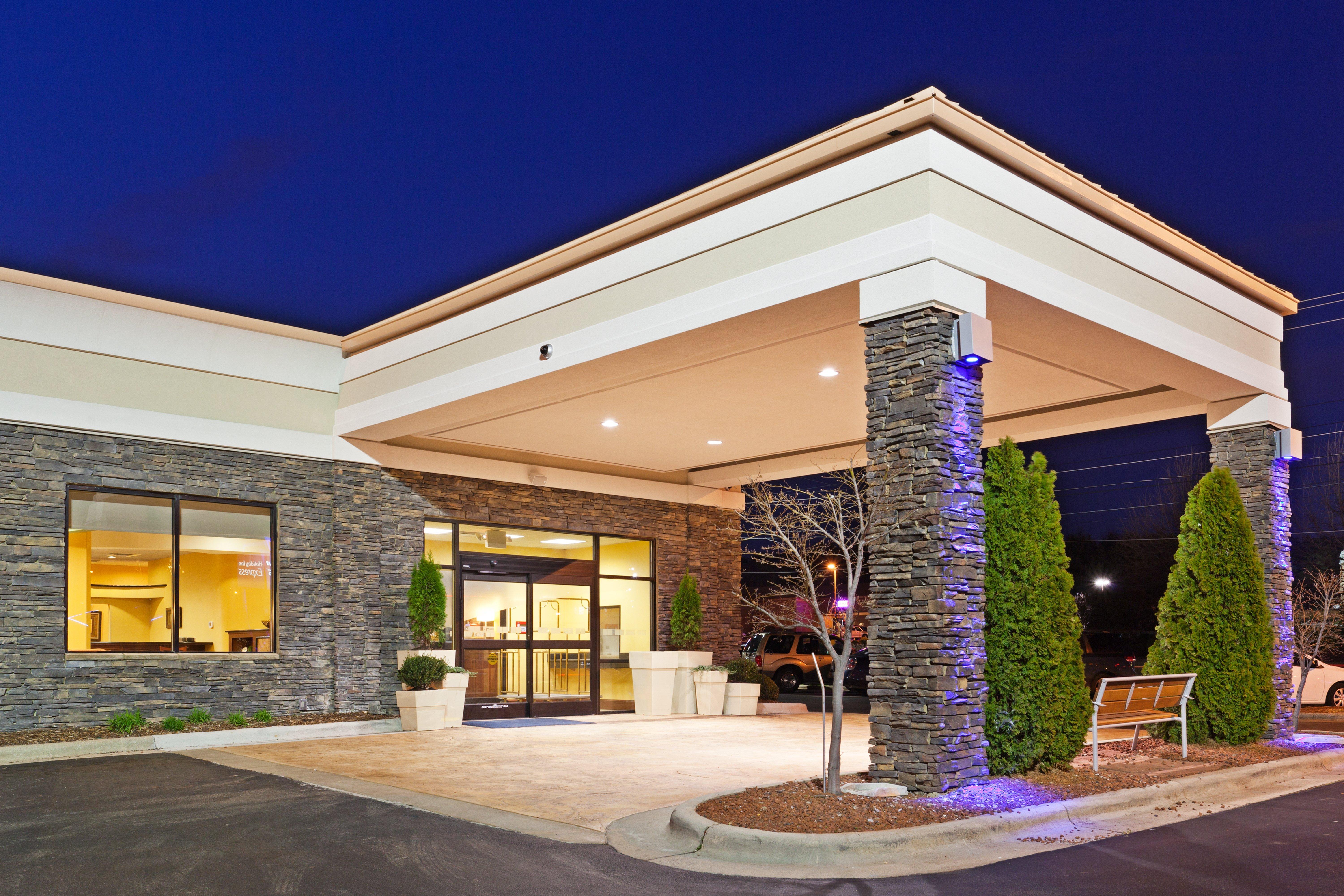 Holiday Inn Express & Suites Greensboro - I-40 Atwendover, An Ihg Hotel Kültér fotó