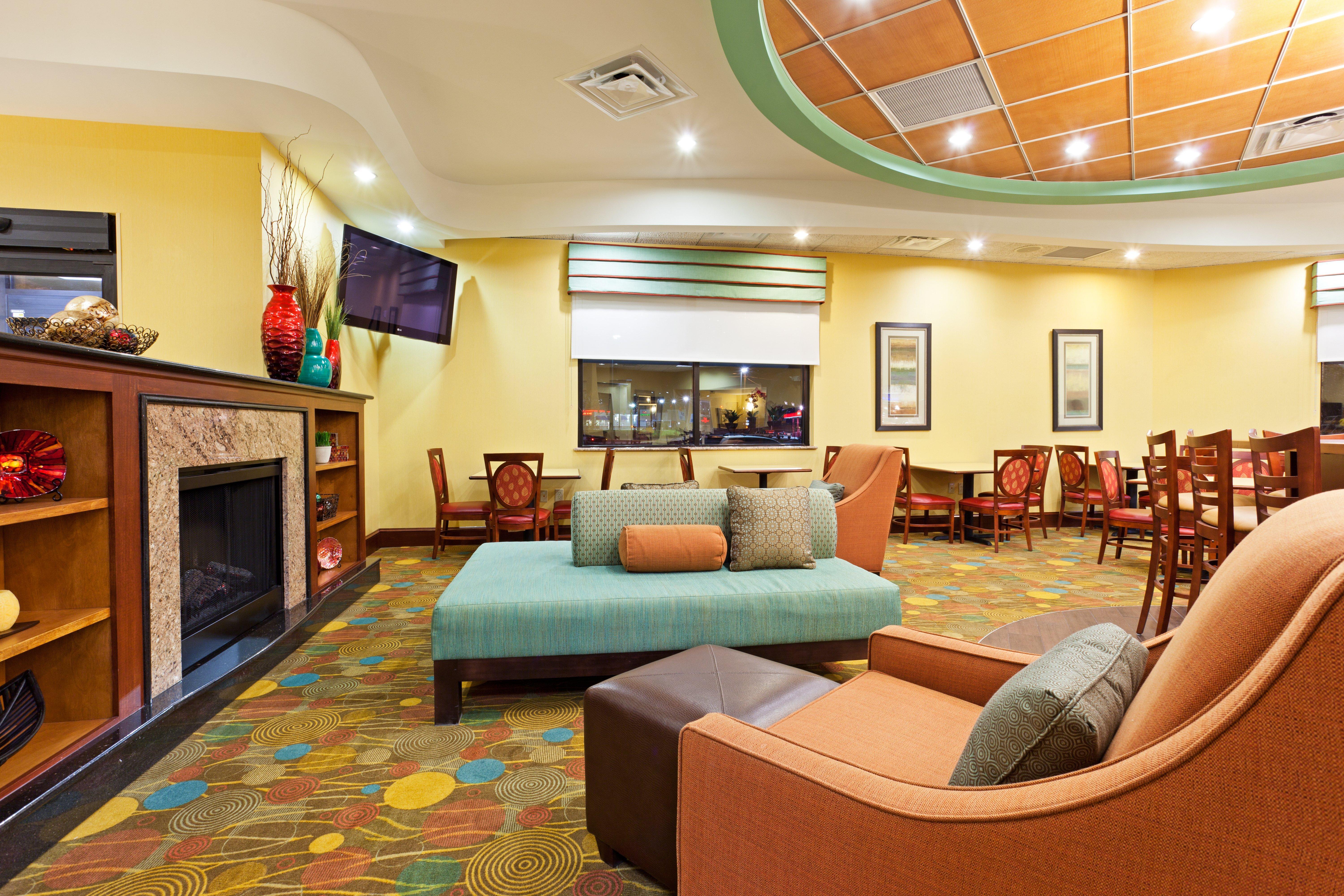 Holiday Inn Express & Suites Greensboro - I-40 Atwendover, An Ihg Hotel Kültér fotó