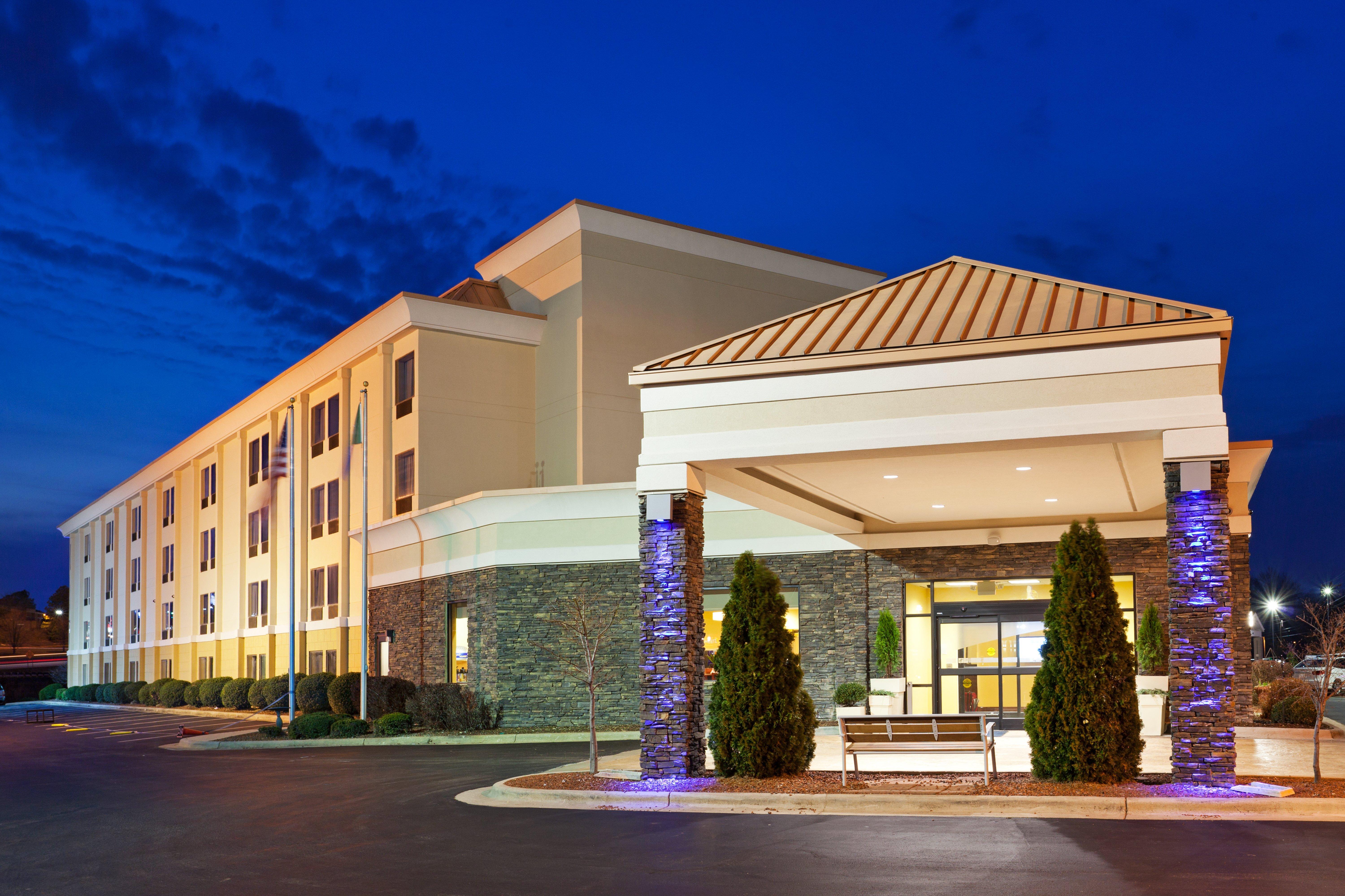 Holiday Inn Express & Suites Greensboro - I-40 Atwendover, An Ihg Hotel Kültér fotó