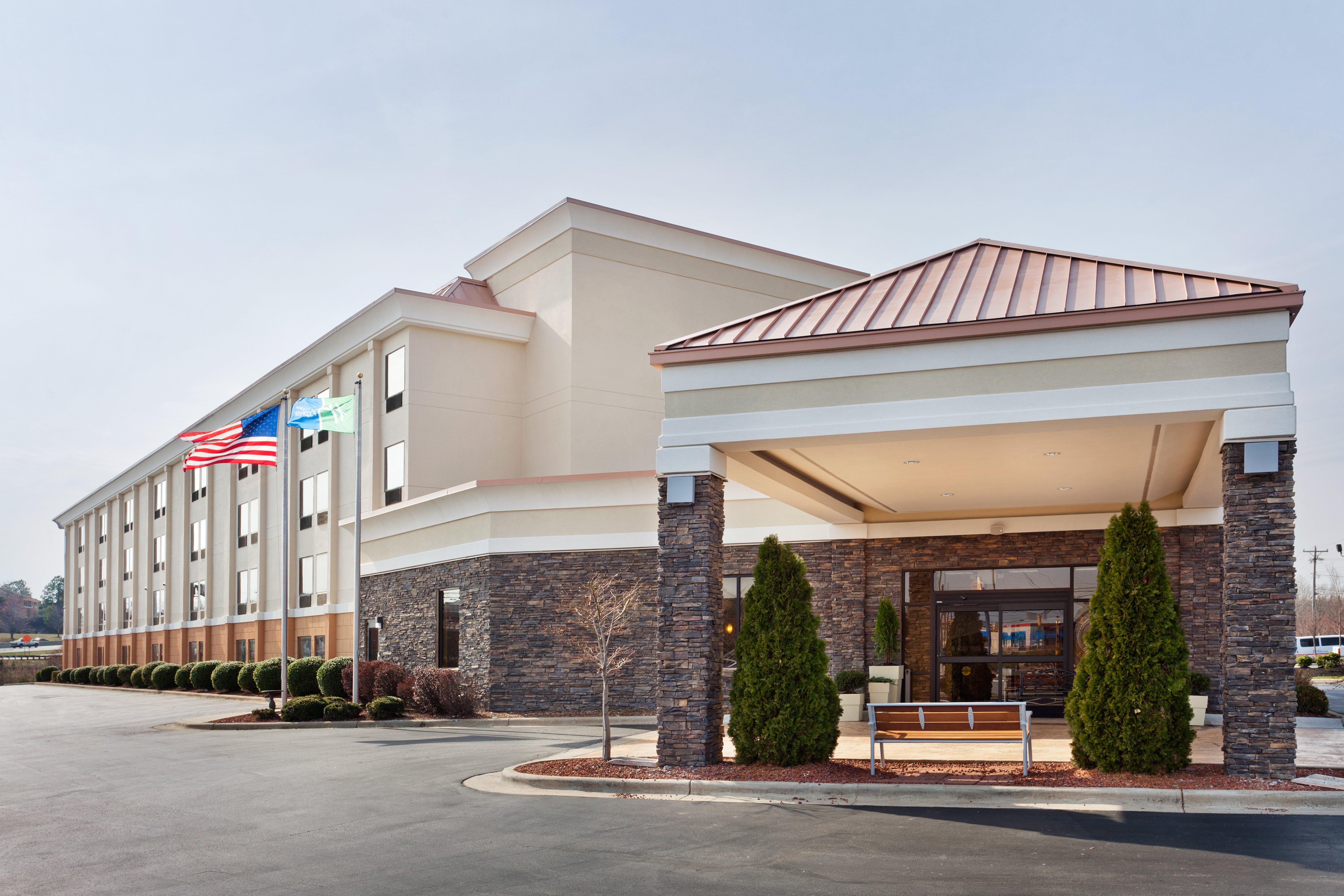 Holiday Inn Express & Suites Greensboro - I-40 Atwendover, An Ihg Hotel Kültér fotó